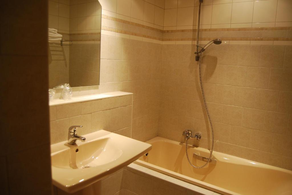 Hostellerie Gilain Achene Bilik gambar