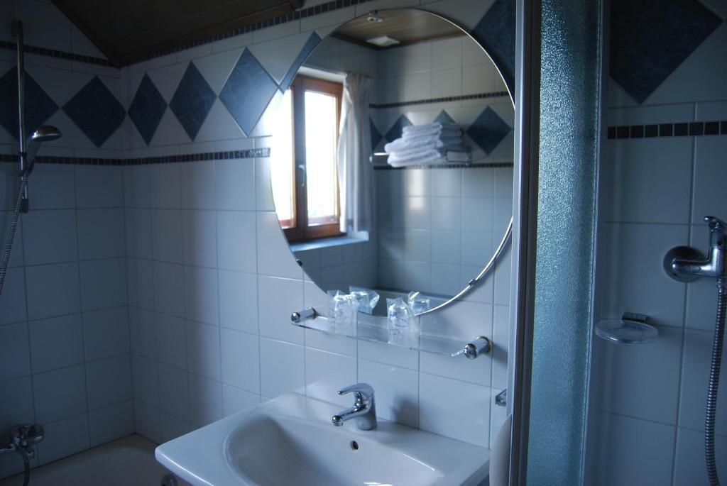 Hostellerie Gilain Achene Bilik gambar